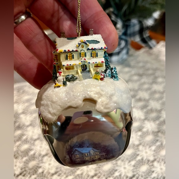Ashton-Drake THOMAS KINKADE Sleigh Bells Christmas Ornament, Cottage on a Bell - Picture 4 of 9